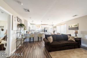 606 N 63rd Ln, Phoenix, AZ 85043 photo 2