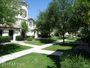 421 N Oak St, Gilbert, AZ 85233 photo 2