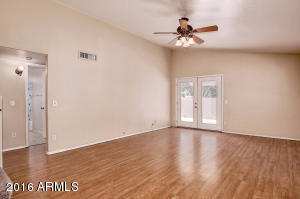 1009 W Cantebria Dr, Gilbert, AZ 85233 photo 4
