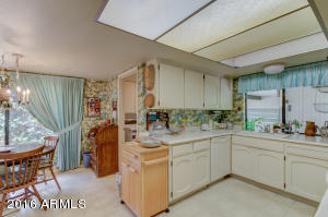 129 Echo Ln, Phoenix, AZ 85020 photo 10