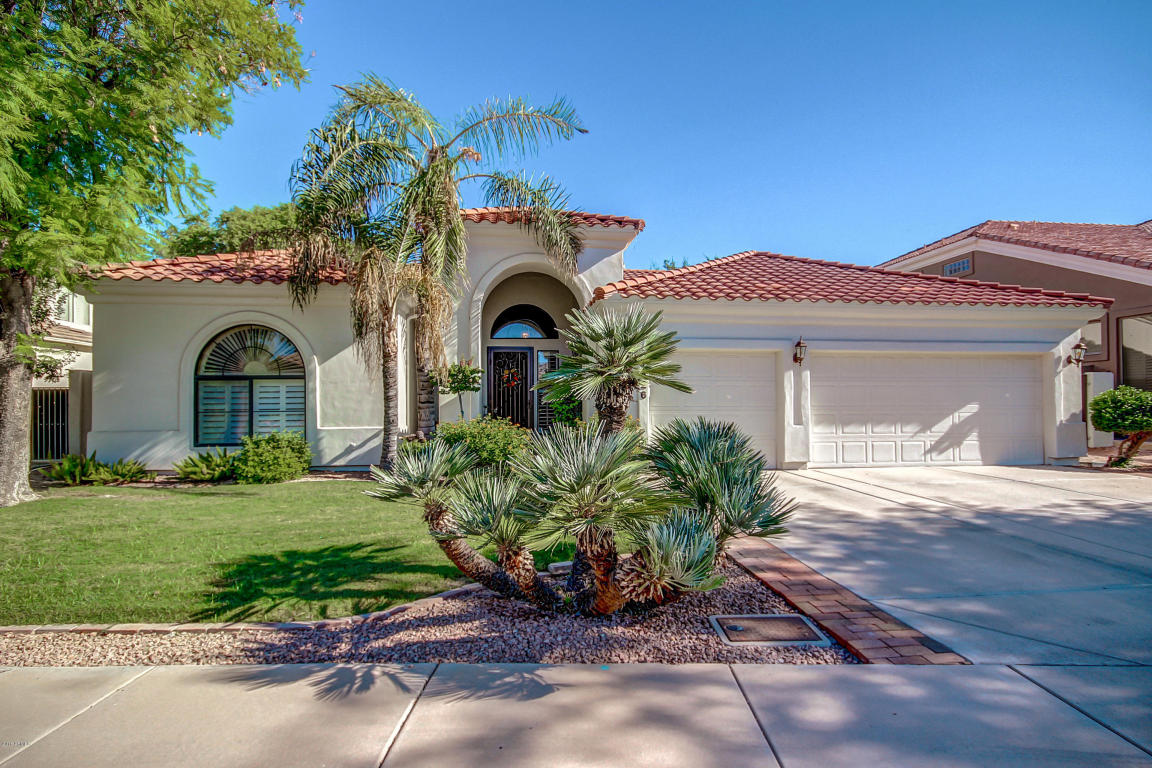 1526 E Catamaran Dr, Gilbert, AZ 85234 photo 1