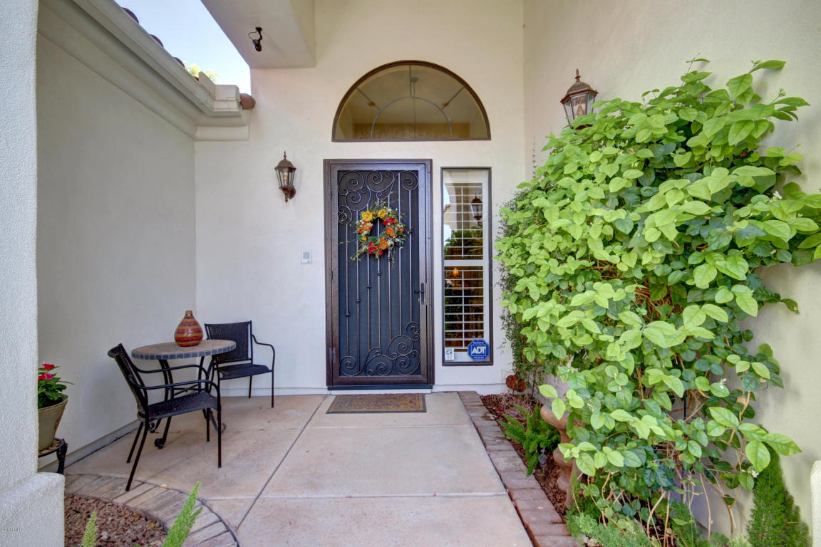 1526 E Catamaran Dr, Gilbert, AZ 85234 photo 3