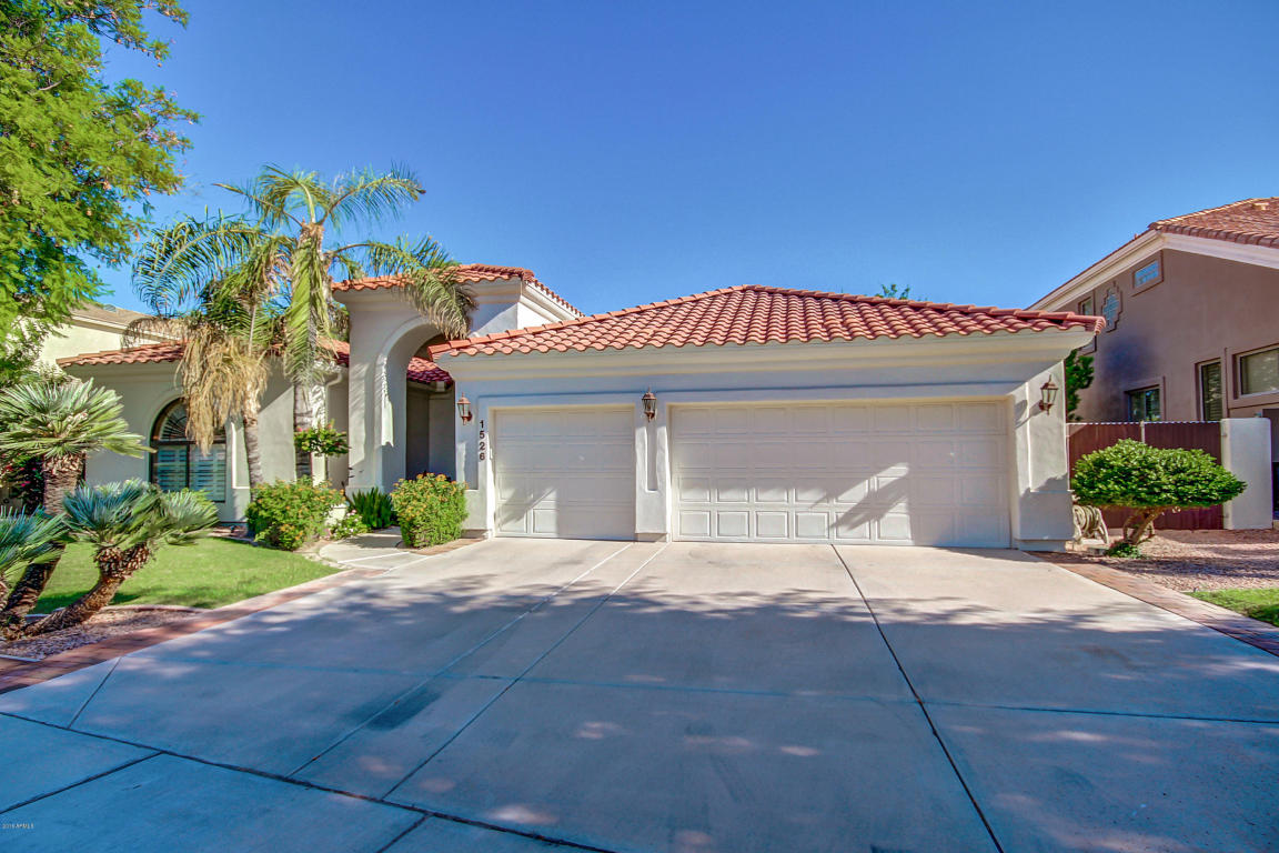 1526 E Catamaran Dr, Gilbert, AZ 85234 photo 2