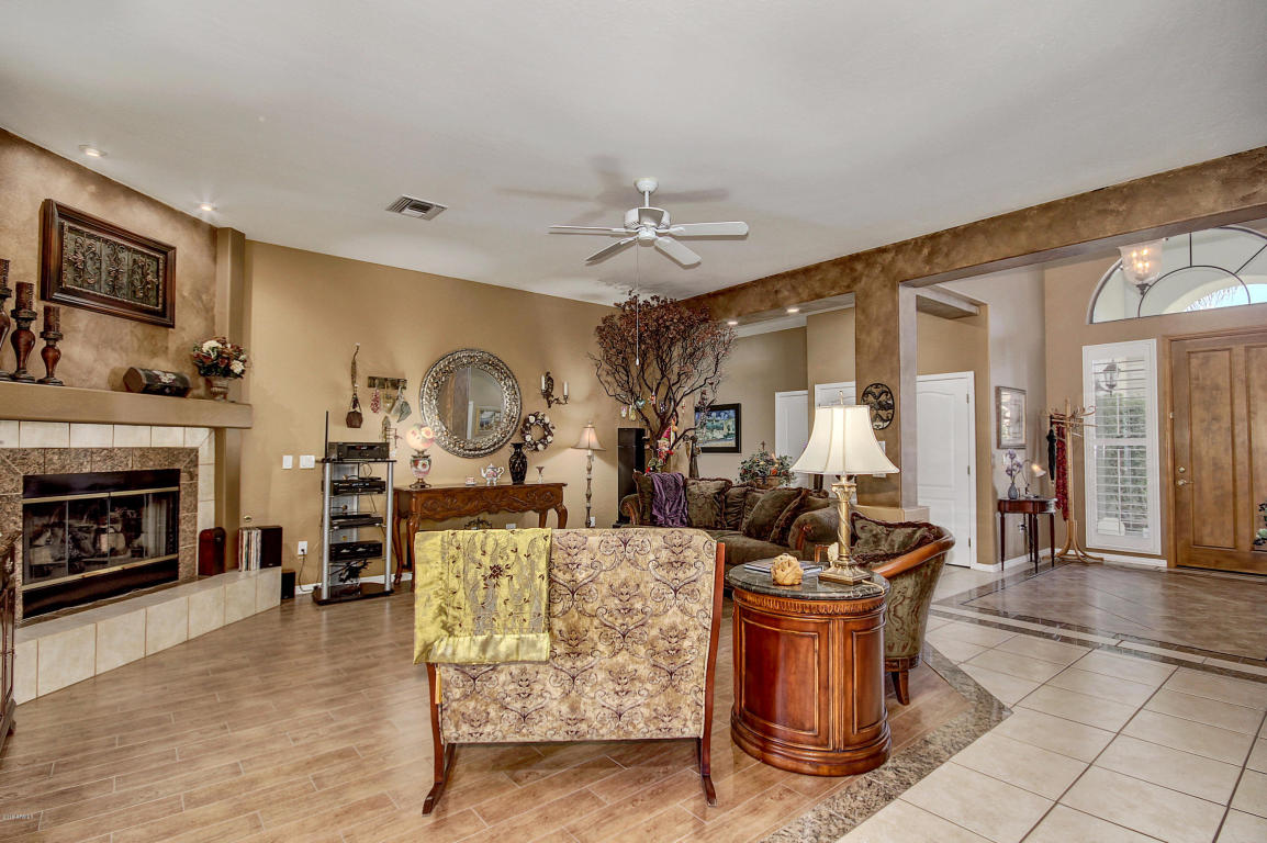 1526 E Catamaran Dr, Gilbert, AZ 85234 photo 6