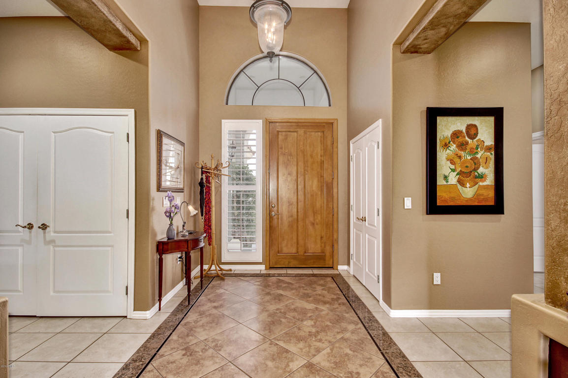 1526 E Catamaran Dr, Gilbert, AZ 85234 photo 4