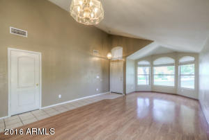 2301 S Peppertree Dr, Gilbert, AZ 85295 photo 4