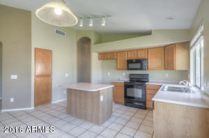 2301 S Peppertree Dr, Gilbert, AZ 85295 photo 9
