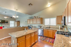 475 N Bluejay Dr, Gilbert, AZ 85234 photo 2