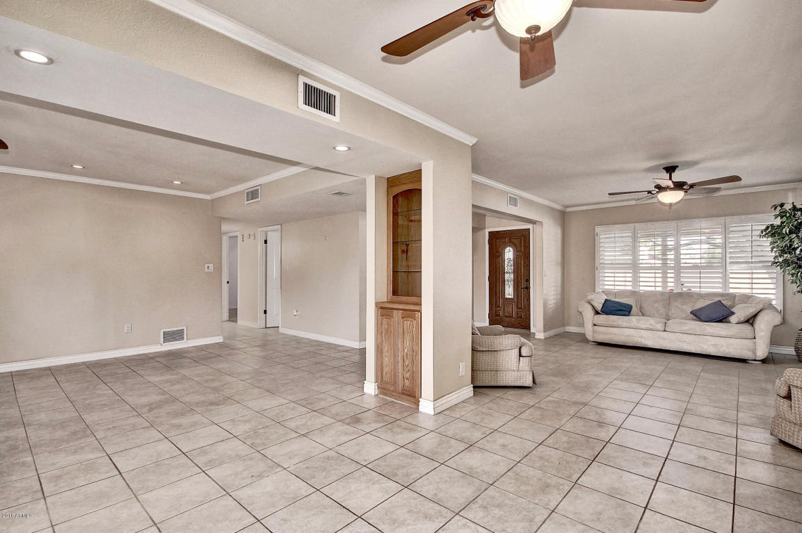 2906 E Laurel Ln, Phoenix, AZ 85028 photo 8