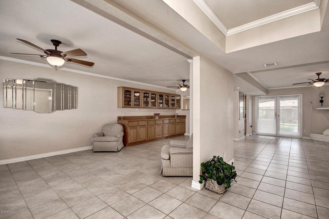 2906 E Laurel Ln, Phoenix, AZ 85028 photo 4
