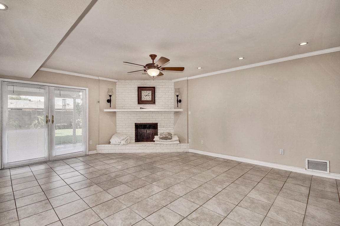 2906 E Laurel Ln, Phoenix, AZ 85028 photo 9