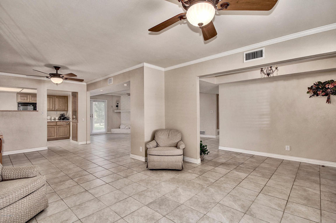 2906 E Laurel Ln, Phoenix, AZ 85028 photo 5