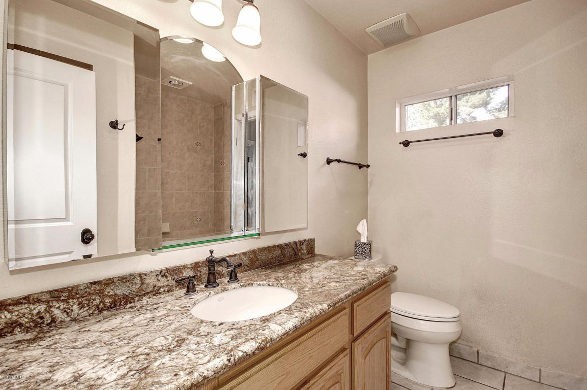 2906 E Laurel Ln, Phoenix, AZ 85028 photo 18