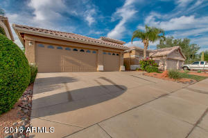  6108 W Saguaro Park Ln, Glendale, AZ 85310 photo 3