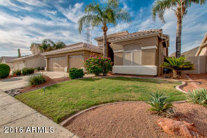  6108 W Saguaro Park Ln, Glendale, AZ 85310 photo 2