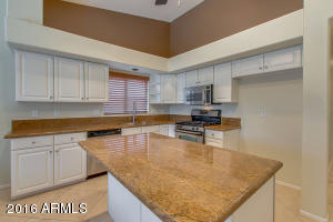  6108 W Saguaro Park Ln, Glendale, AZ 85310 photo 9