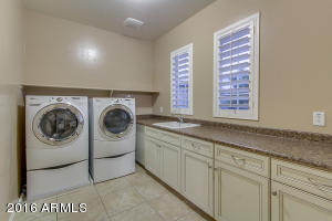3520 E Comstock Dr, Gilbert, AZ 85296 photo 13