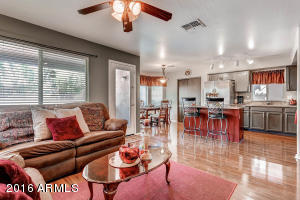 3208 E Kerry Ln, Phoenix, AZ 85050 photo 1