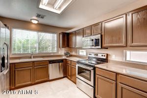 814 W Iris Dr, Gilbert, AZ 85233 photo 3