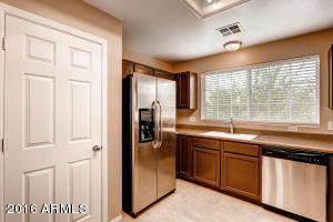 814 W Iris Dr, Gilbert, AZ 85233 photo 5