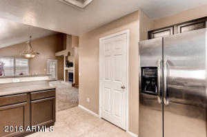 814 W Iris Dr, Gilbert, AZ 85233 photo 6