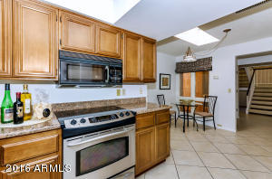 957 E Lois Ln, Phoenix, AZ 85020 photo 8