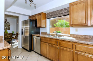 957 E Lois Ln, Phoenix, AZ 85020 photo 9