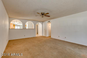 5202 E Half Moon Dr, Phoenix, AZ 85044 photo 3