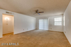 5202 E Half Moon Dr, Phoenix, AZ 85044 photo 2