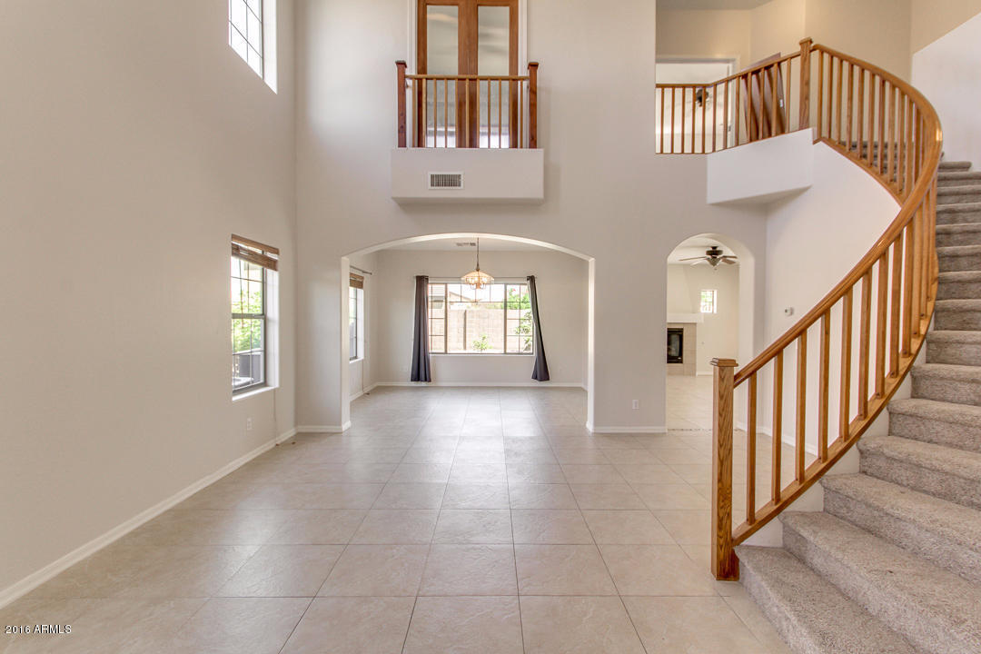 1121 E Blue Spruce Ln, Gilbert, AZ 85298 photo 4