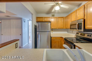 1025 E Highland Ave #40, Phoenix, AZ 85014 photo 14