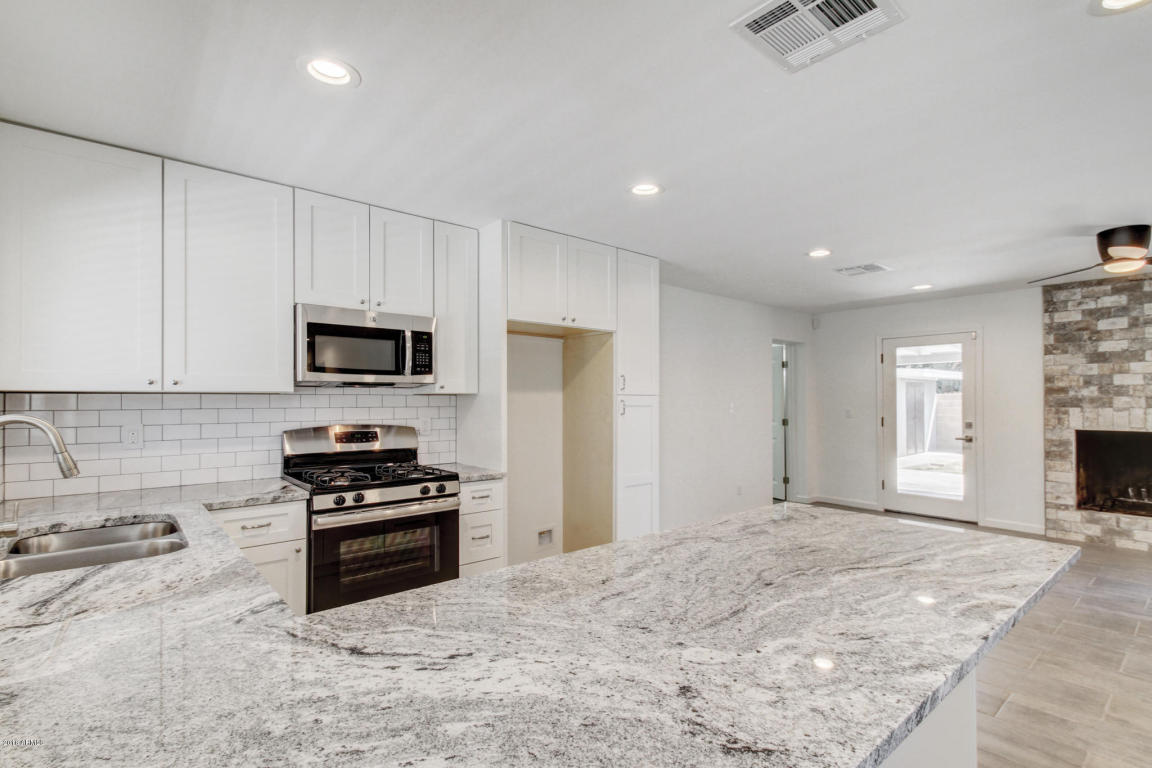 907 E Rose Ln, Phoenix, AZ 85014 photo 2