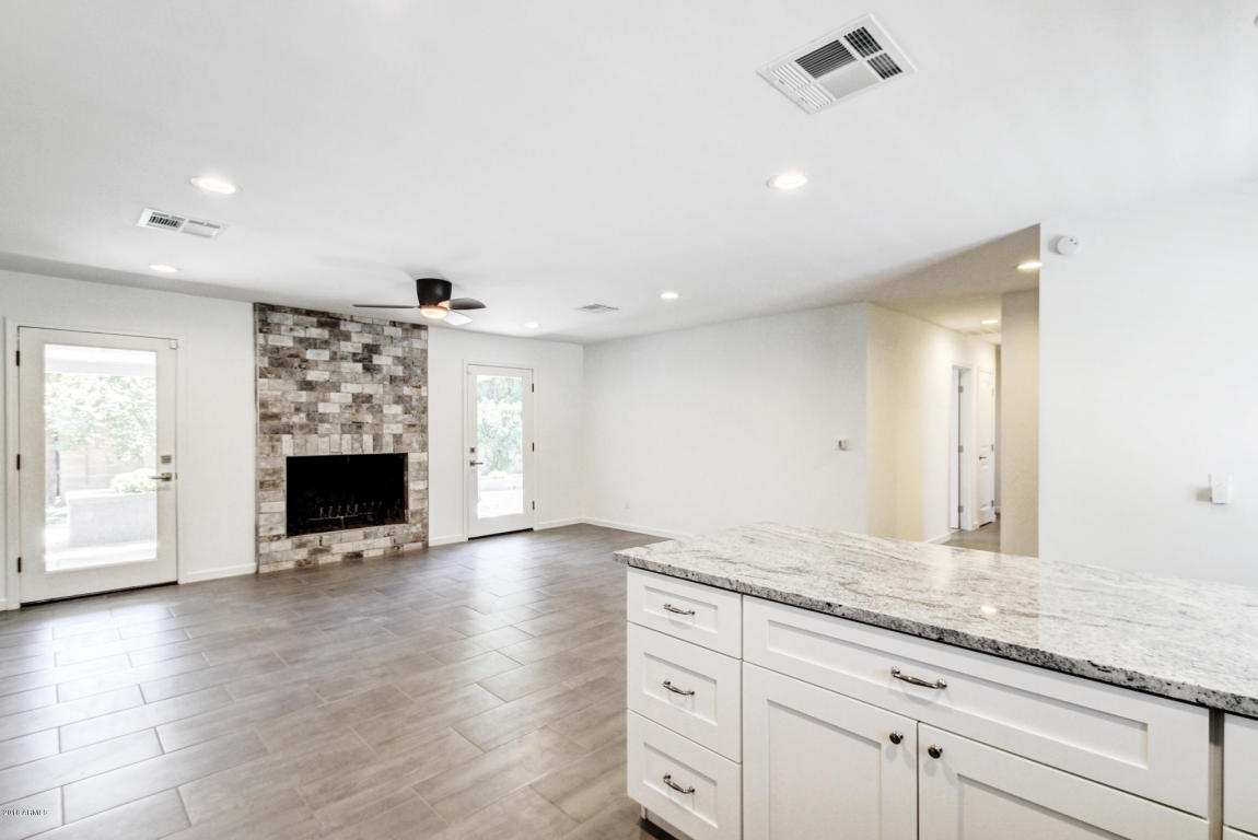 907 E Rose Ln, Phoenix, AZ 85014 photo 3