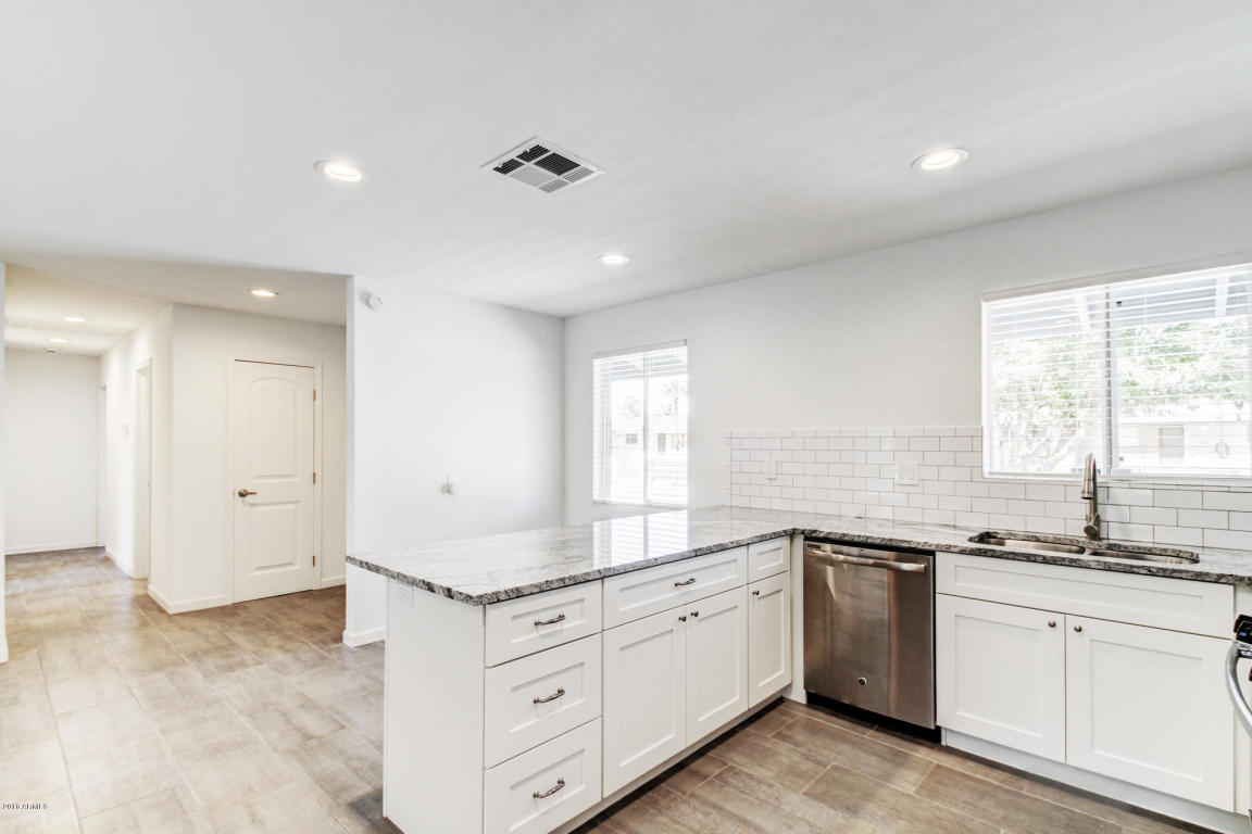907 E Rose Ln, Phoenix, AZ 85014 photo 4