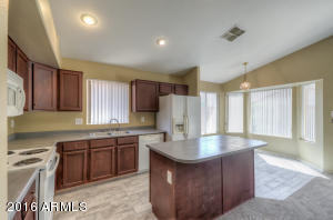4533 E Rock Wren Rd, Phoenix, AZ 85044 photo 3