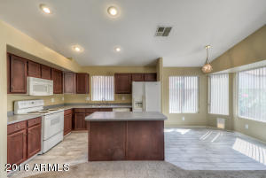 4533 E Rock Wren Rd, Phoenix, AZ 85044 photo 2