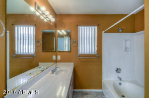 4533 E Rock Wren Rd, Phoenix, AZ 85044 photo 8