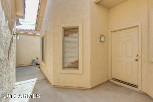 950 S Balboa Dr, Gilbert, AZ 85296 photo 4