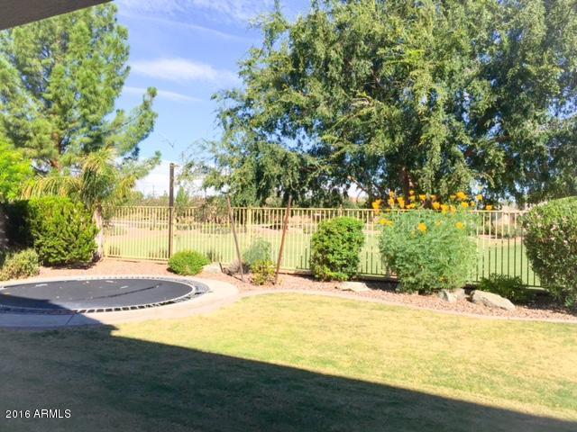 1374 E Parkview Dr, Gilbert, AZ 85295 photo 2