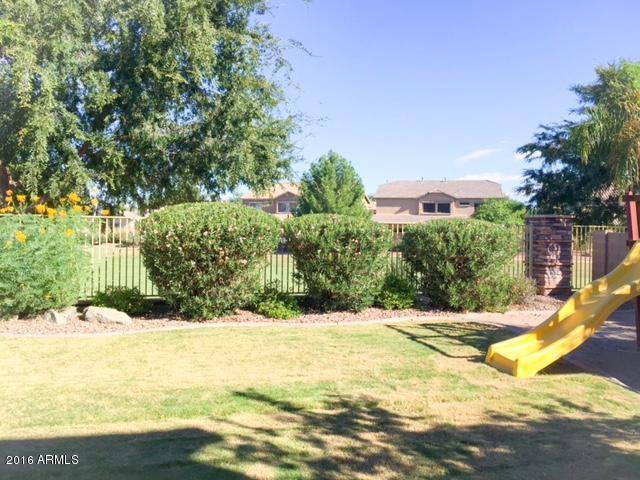 1374 E Parkview Dr, Gilbert, AZ 85295 photo 1