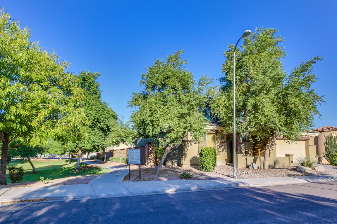 2010 N Milkweed Loop, Phoenix, AZ 85037 photo 2