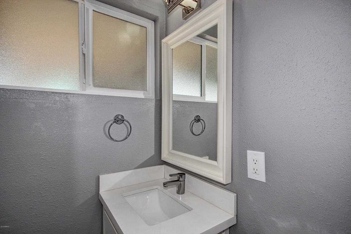 1038 Elm St, Phoenix, AZ 85014 photo 4