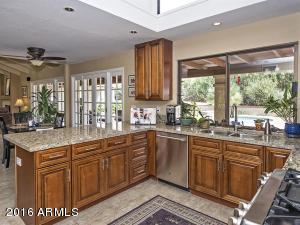 5526 E Camelhill Rd, Phoenix, AZ 85018 photo 8