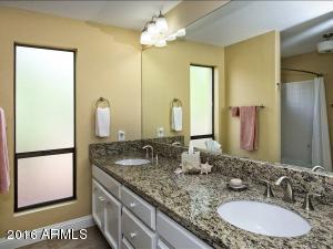 5526 E Camelhill Rd, Phoenix, AZ 85018 photo 18