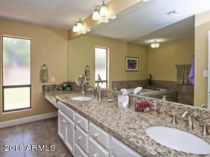 5526 E Camelhill Rd, Phoenix, AZ 85018 photo 14