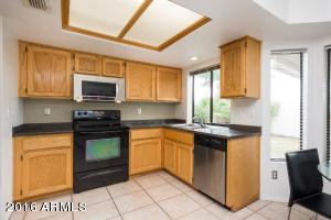 3320 E Topeka Dr, Phoenix, AZ 85050 photo 6
