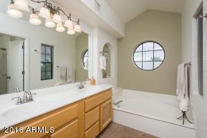 3320 E Topeka Dr, Phoenix, AZ 85050 photo 11