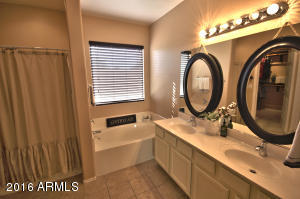 4427 E Sundance Ct, Gilbert, AZ 85297 photo 8