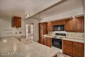1915 E Flynn Ln, Phoenix, AZ 85016 photo 2