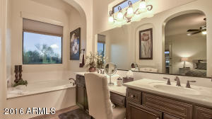 2011 N Steele Cir, Mesa, AZ 85207 photo 5